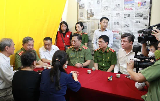 Vietcombank hỗ trợ, động viên gia đình 3 chiến sỹ PCCC&CNCH hy sinh khi làm nhiệm vụ