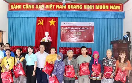 Agribank Khánh Hòa trao tặng 200 suất quà cho các gia đình có hoàn cảnh khó khăn nhân dịp Xuân Quý Mão 2023