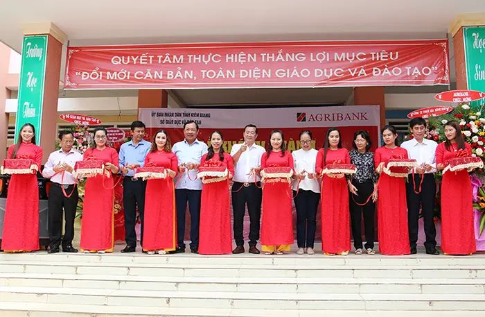 khanh thanh va dua vao su dung 02 truong hoc do agribank tai tro tai huyen kien luong kien giang