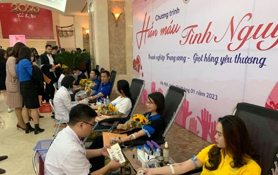 Hơn 500 cán bộ, đoàn viên Agribank tham gia hiến máu tình nguyện nhân dịp Xuân Quý Mão