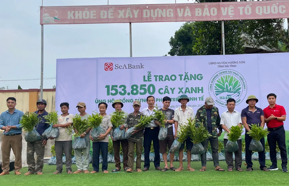 SeABank trao tang 153850 cay xanh 3