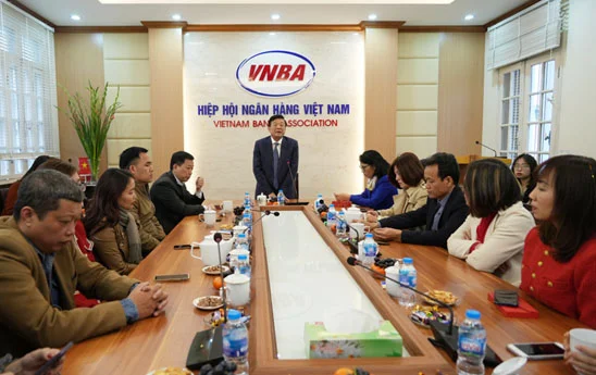 Chủ tịch và Tổng Thư ký chúc Tết cán bộ, nhân viên Hiệp hội Ngân hàng Việt Nam.
