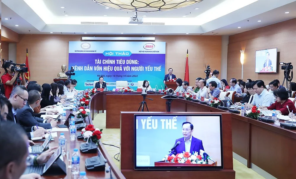 hoi thao tin dung tieu dung toan canh