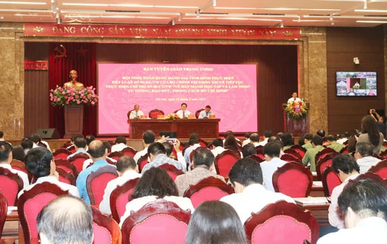 DIV tham du truc tuyen Hoi nghi toan quoc