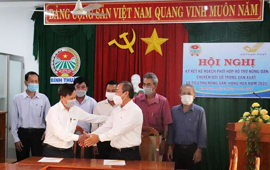 Hội Nông dân Bình Thuận và Bưu điện ký kết thỏa thuận hợp tác hỗ trợ nông dân chuyển đổi số