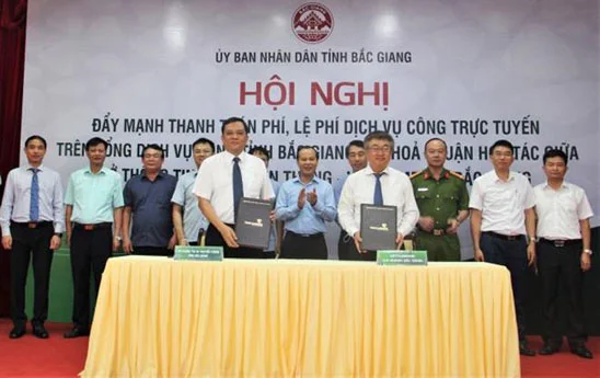 Vietcombank Bắc Giang ký thỏa thuận hợp tác thông tin tuyên truyền