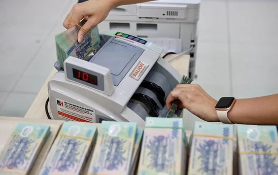 Một loạt ngân hàng giảm mạnh lãi suất tiền gửi, có nơi chỉ còn 3,6%