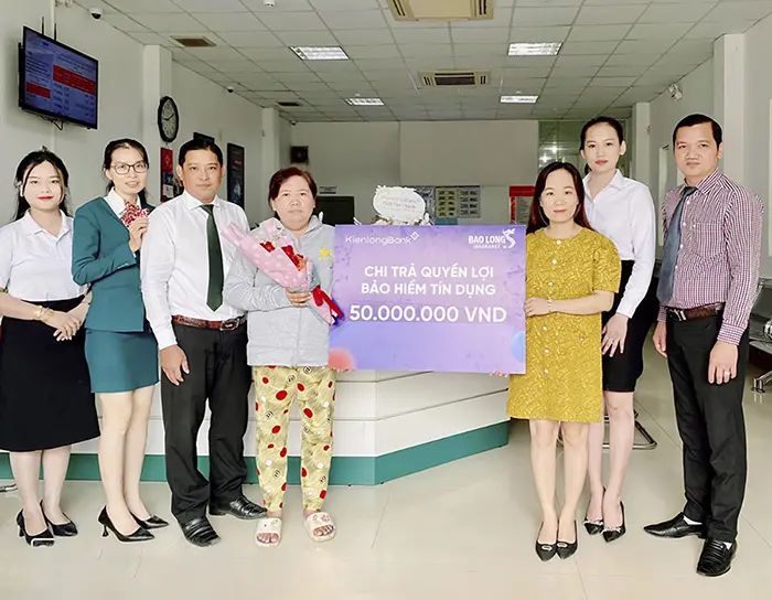 kienlongbank chi tra 225 trieu dong quyen loi bao hiem cho khach hang