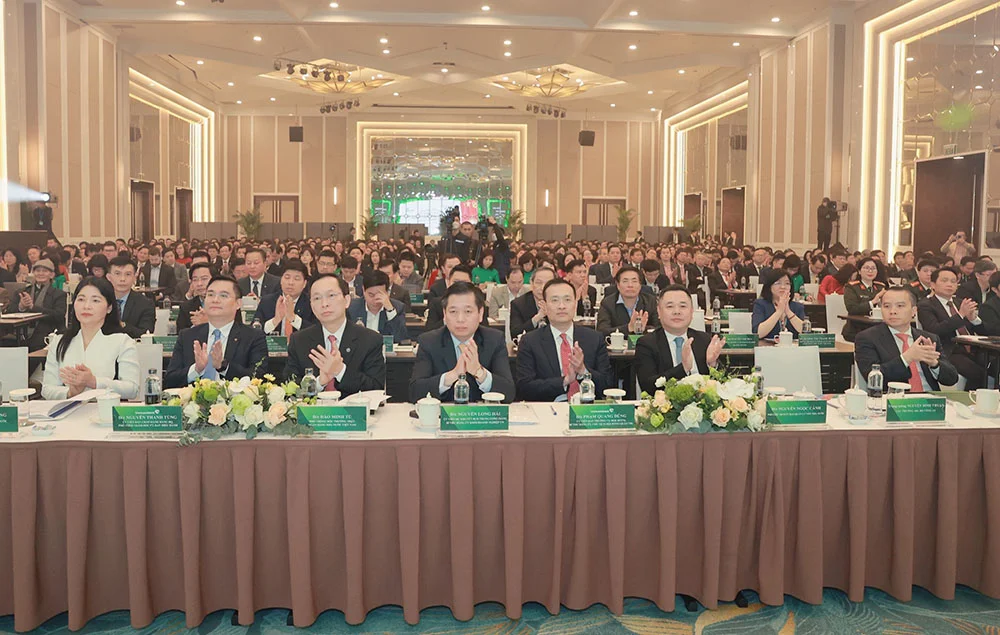 vietcombank da vuot qua nhung kho khan thach thuc hoan thanh xuat sac toan dien cac chi tieu nhiem vu