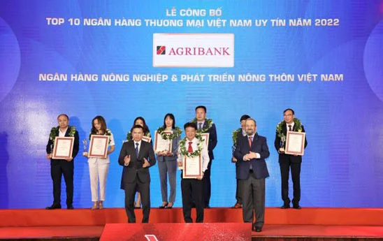 Agribank được vinh danh trong Top 10 Ngân hàng thương mại Việt Nam uy tín 2022