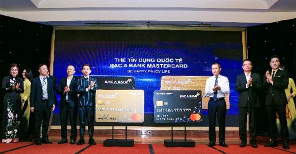 Bac A Bank ra mat 2 dong the moi 2
