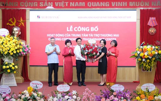 Công bố hoạt động Trung tâm Tài trợ thương mại Agribank