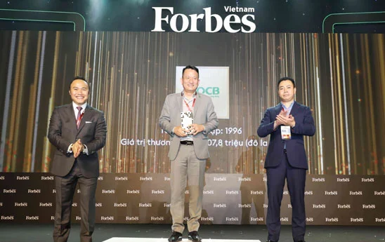 OCB được Tạp chí Forbes Việt Nam vinh danh trong “Top 25 thương hiệu tài chính dẫn đầu Việt Nam 2021”