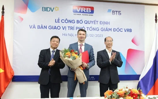 Ong Konstantin Balduev giu chuc Pho Tong Giam doc VRB 1