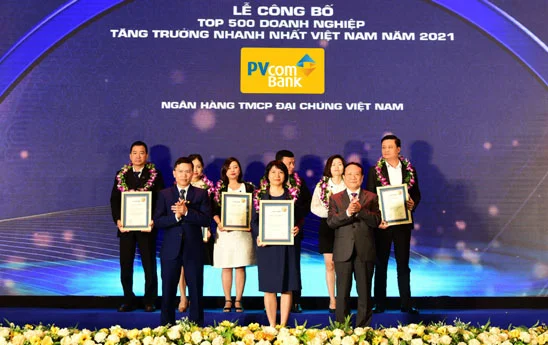PVcomBank được vinh danh trong Top 500 Doanh nghiệp tăng trưởng nhanh nhất Việt Nam 2022