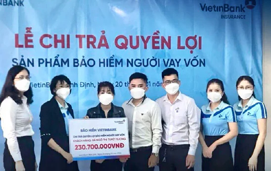 VBI Bình Định chi trả hơn 230 triệu đồng cho khách hàng tham gia Bảo hiểm Người vay vốn