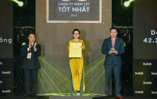 Vietcombank lần thứ 10 được Forbes Việt Nam vinh danh trong Top 50 Công ty niêm yết tốt nhất Việt Nam
