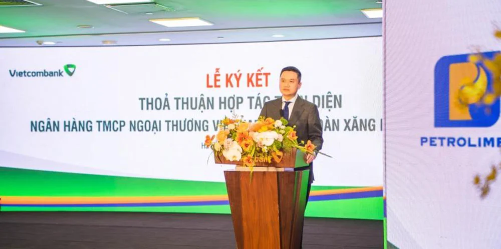 Vietcombank va Petrolimex ky ket thoa thuan hop tac toan dien 4