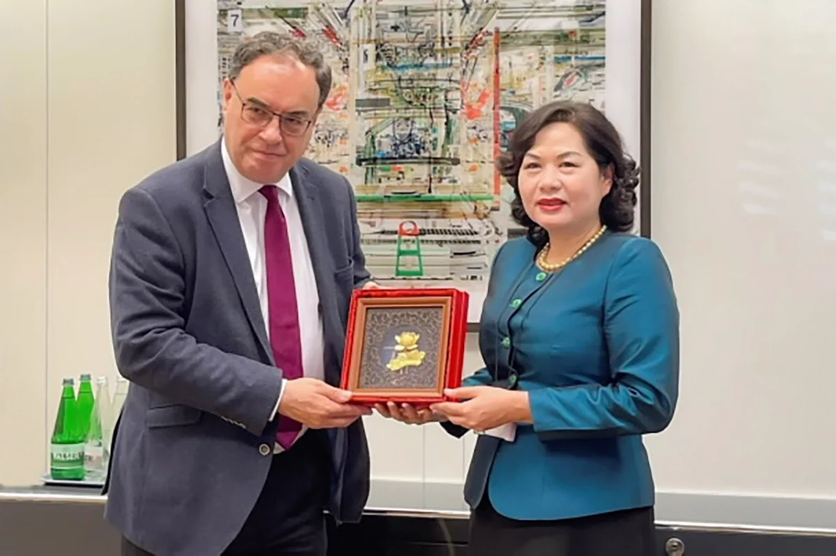 thong doc nguyen thi hong lam viec voi cac doi tac song phuong ben le hoi nghi thuong nien ngan hang thanh toan quoc te2
