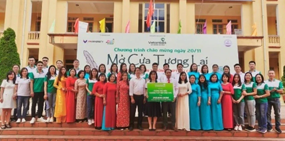Vietcombank Ba Dinh tang thu vien thong minh 2