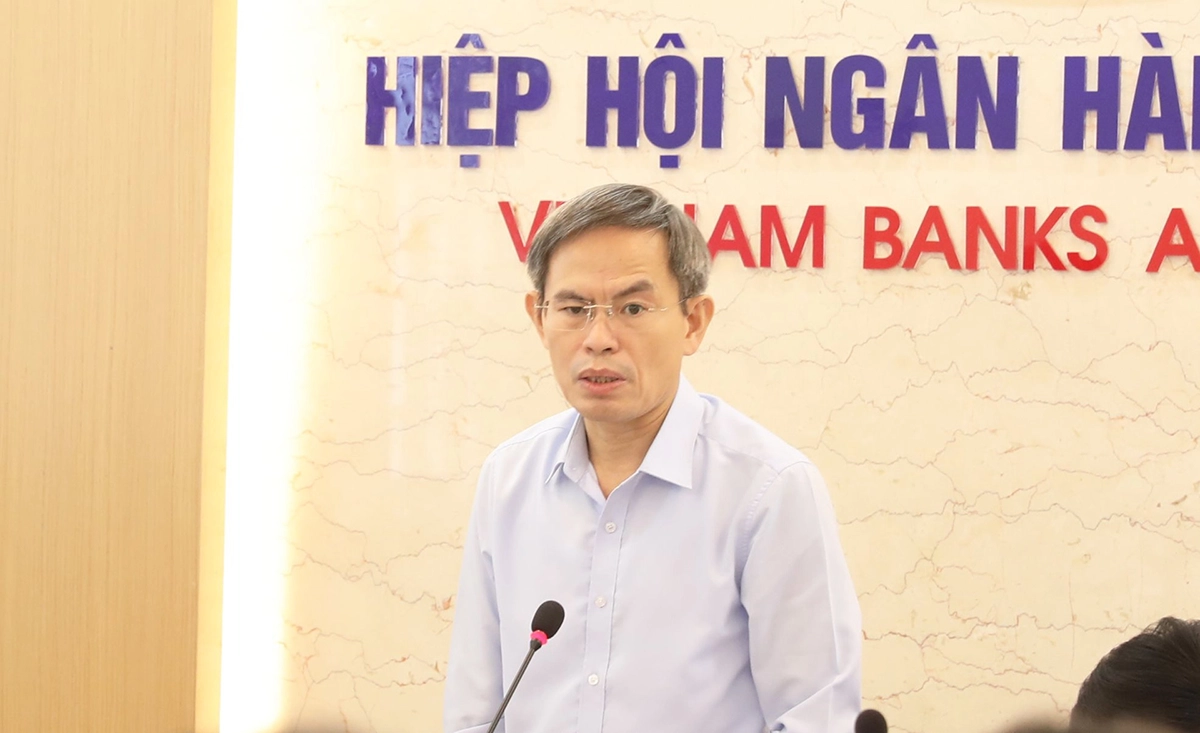 Cục trưởng Cục Bổ trợ Tư pháp (Bộ Tư Pháp) Lê Xuân Hồng phát biểu tại cuộc họp. Ảnh: Minh Ngọc
