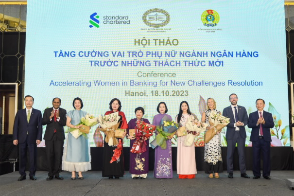 phụ nữ ngành Ngân hàng