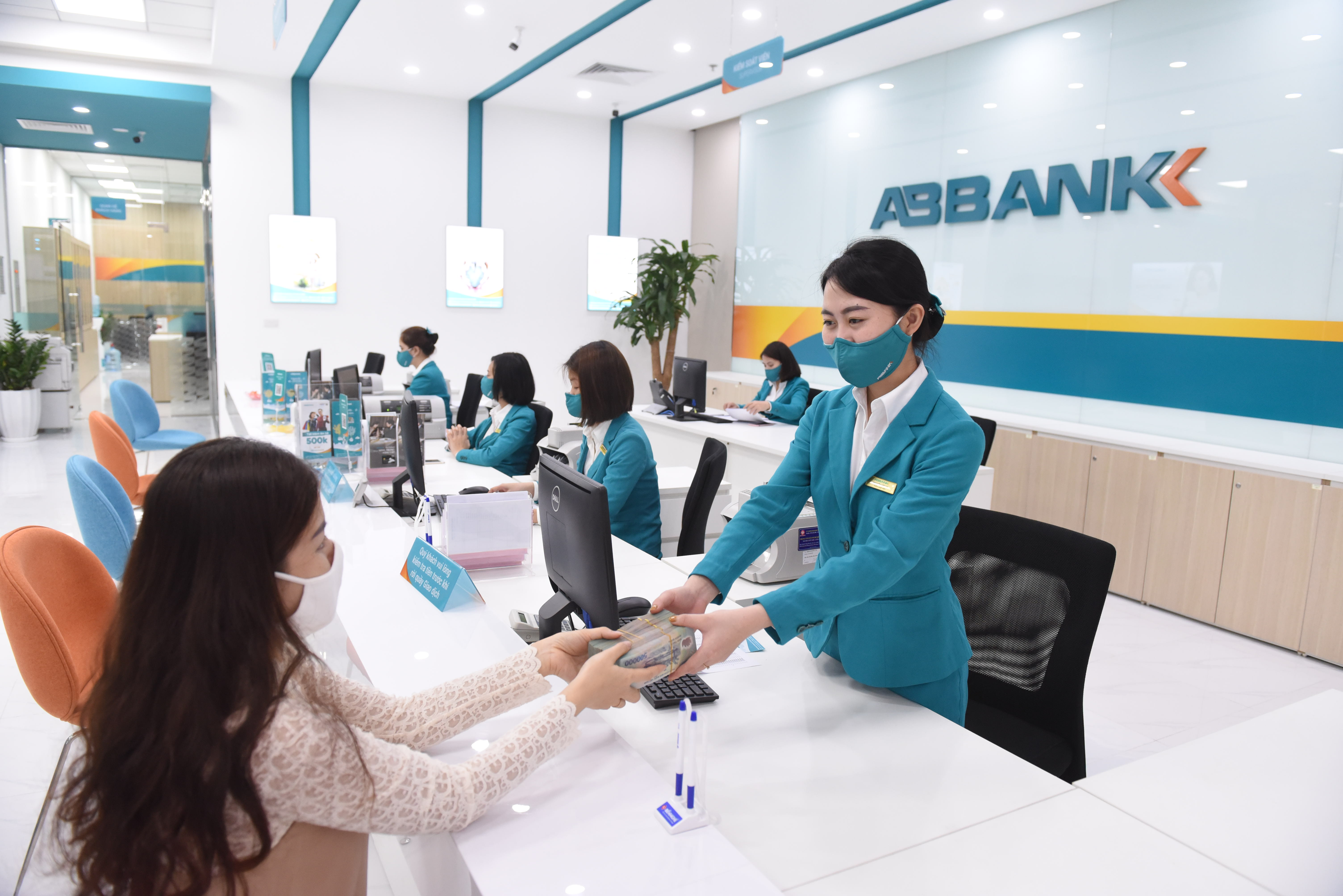 Số lượng khách hàng cá nhân của ngân hàng ABBANK tăng trưởng so với cùng kỳ 2022, đạt hơn 2 triệu khách hàng