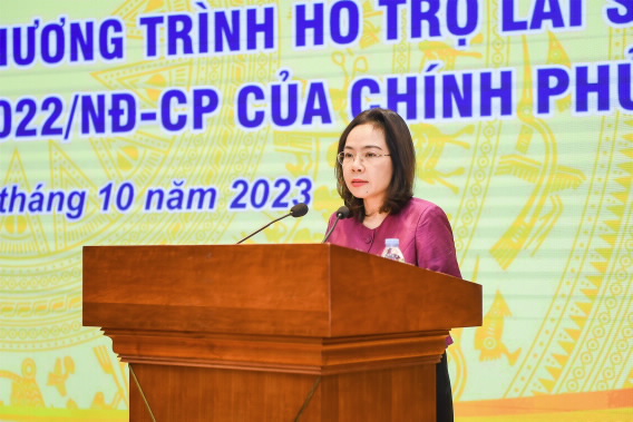 Vụ trưởng Vụ Tín dụng các ngành kinh tế Hà Thu Giang báo cáo tại Hội nghị