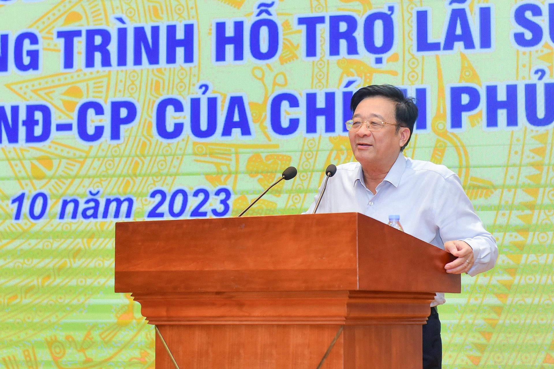 Phó Chủ tịch kiêm Tổng Thư ký Hiệp hội Ngân hàng Nguyễn Quốc Hùng phát biểu tại Hội nghị