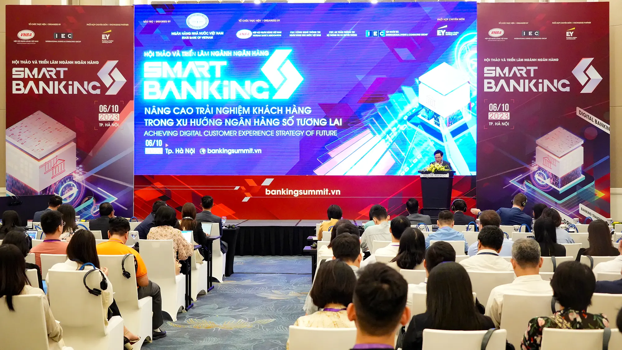 Quang cảnh hội thảo chuyên đề 2 về “Nâng cao trải nghiệm khách hàng trong xu hướng ngân hàng số tương lai"