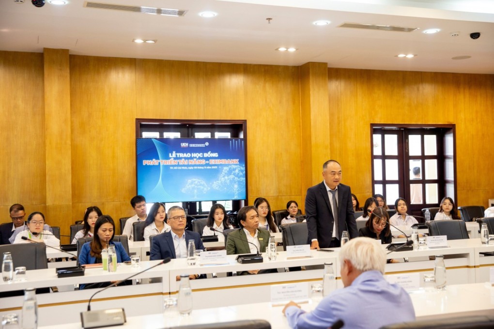 Eximbank trao học bổng 600 triệu đồng cho sinh viên