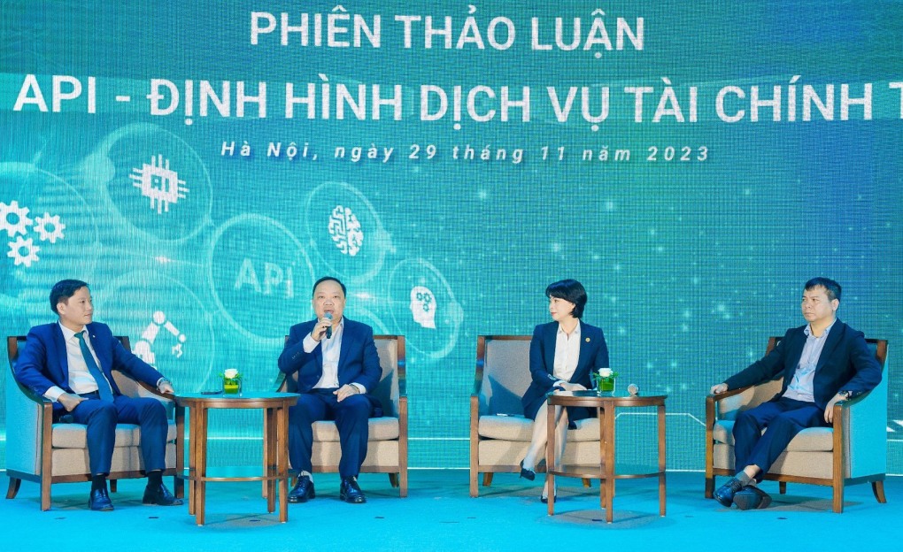 Các diễn giả tại phiên thảo luận với chủ đề "BIDV Open API - Định hình dịch vụ tài chính tương lai". Ảnh: BIDV