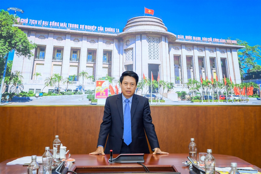 Phó Thống đốc Phạm Tiến Dũng phát biểu giao nhiệm vụ cho đồng chí Đoàn Văn Thắng
