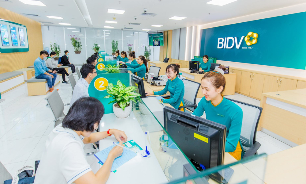 Hình ảnh hoạt động giao dịch tại Ngân hàng BIDV