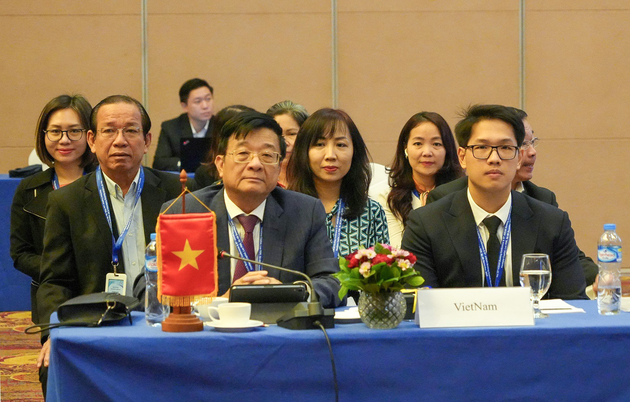 Trưởng Đoàn Việt Nam, Phó Chủ tịch - Tổng Thư ký Hiệp hội Ngân hàng Việt Nam Nguyễn Quốc Hùng và các thành viên trong đoàn. Ảnh: Bảo Đăng