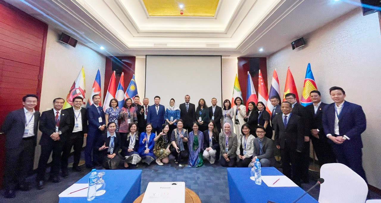 Các đại biểu tham dự cuộc họp của Uỷ ban Quan hệ liên vùng ASEAN (IRR ASEAN)