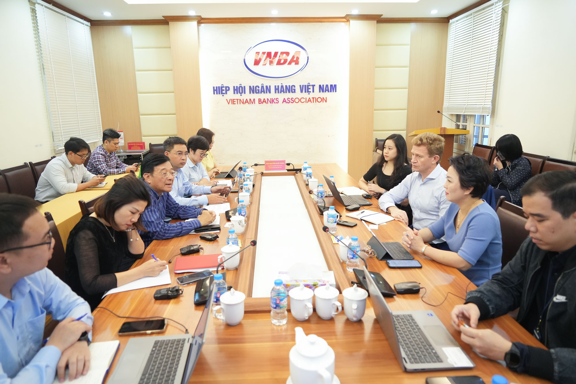 Quang cảnh buổi làm việc