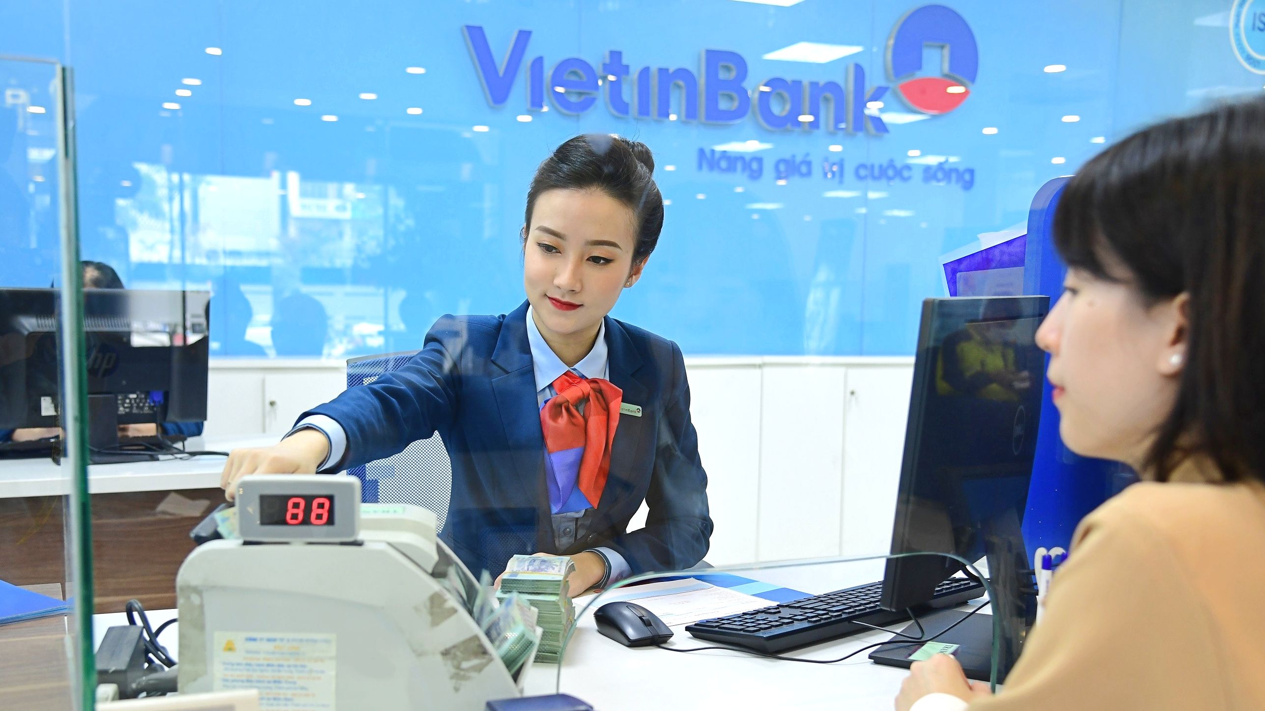  Sau đợt phát hành thêm hơn 564 triệu cổ phiếu CTG lần này, Ngân hàng VietinBank có kế hoạch tiếp tục tăng vốn điều lệ thêm 12.330 tỷ đồng.