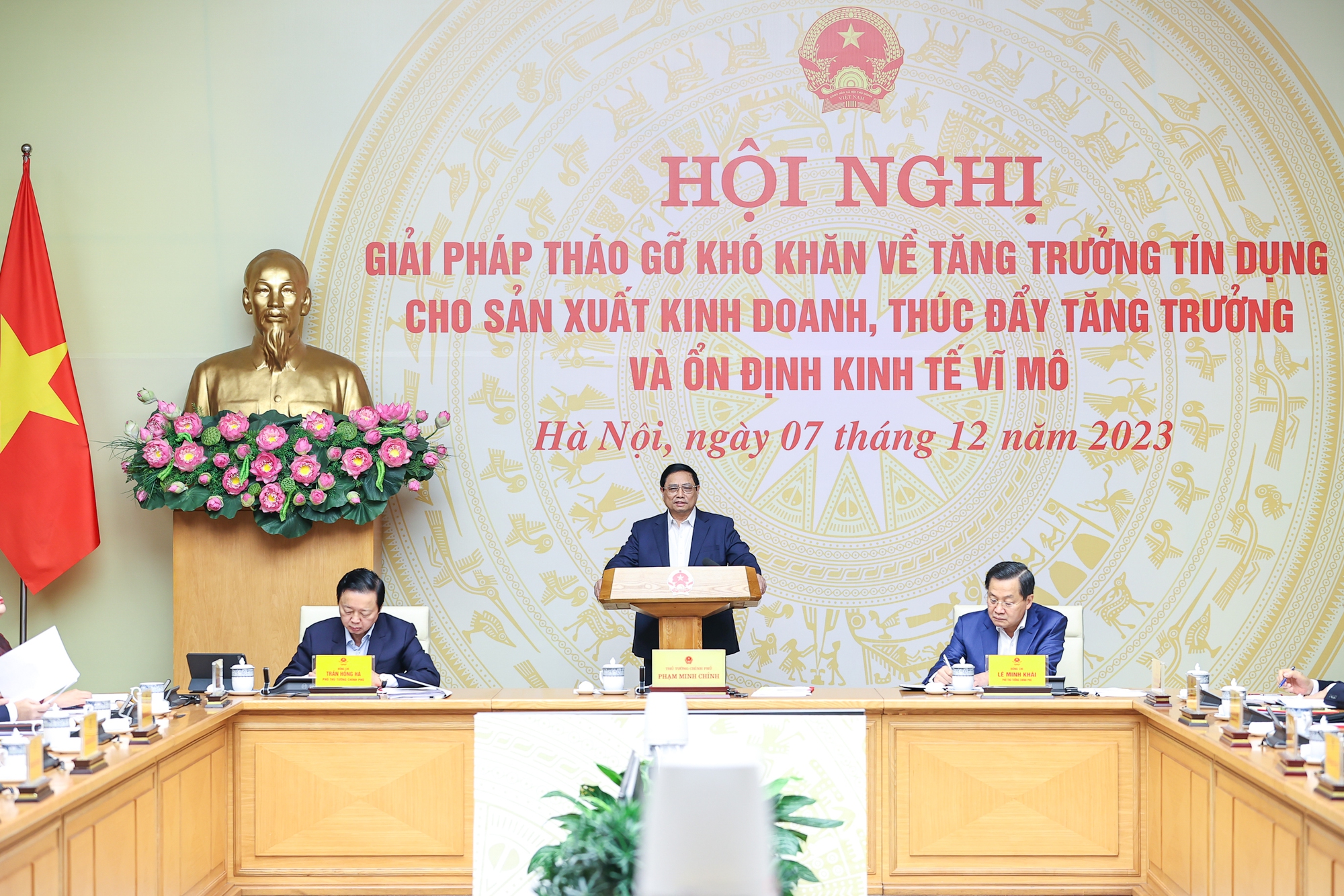 Thủ tướng Phạm Minh Chính phát biểu tại Hội nghị giải pháp tháo gỡ khó khăn về tăng trưởng tín dụng (Ảnh: dangcongsan.vn)