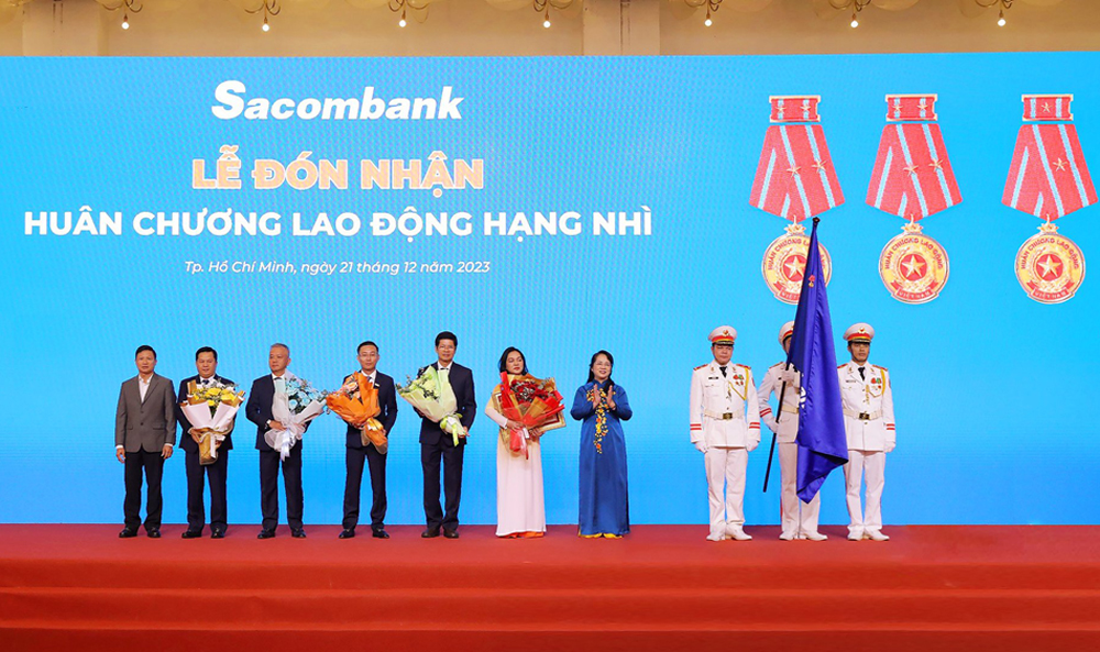 Ngân hàng Sacombank đón nhận Huân chương Lao động Hạng Nhì của Chủ tịch nước Cộng hòa xã hội chủ nghĩa Việt Nam trao tặng