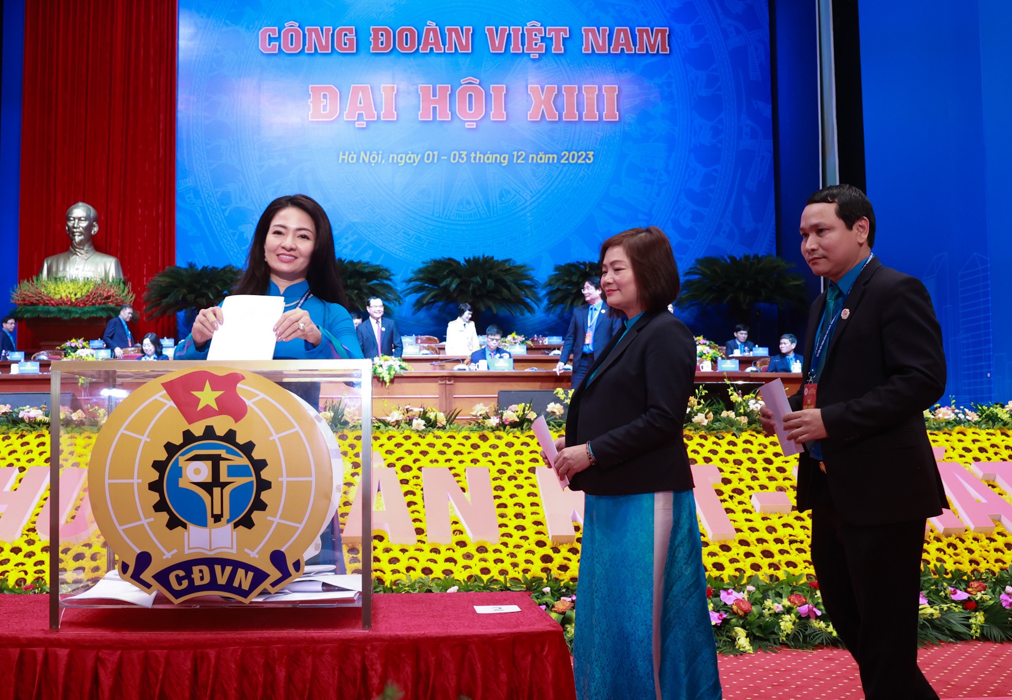 Tham gia bỏ phiếu tại Đại hội