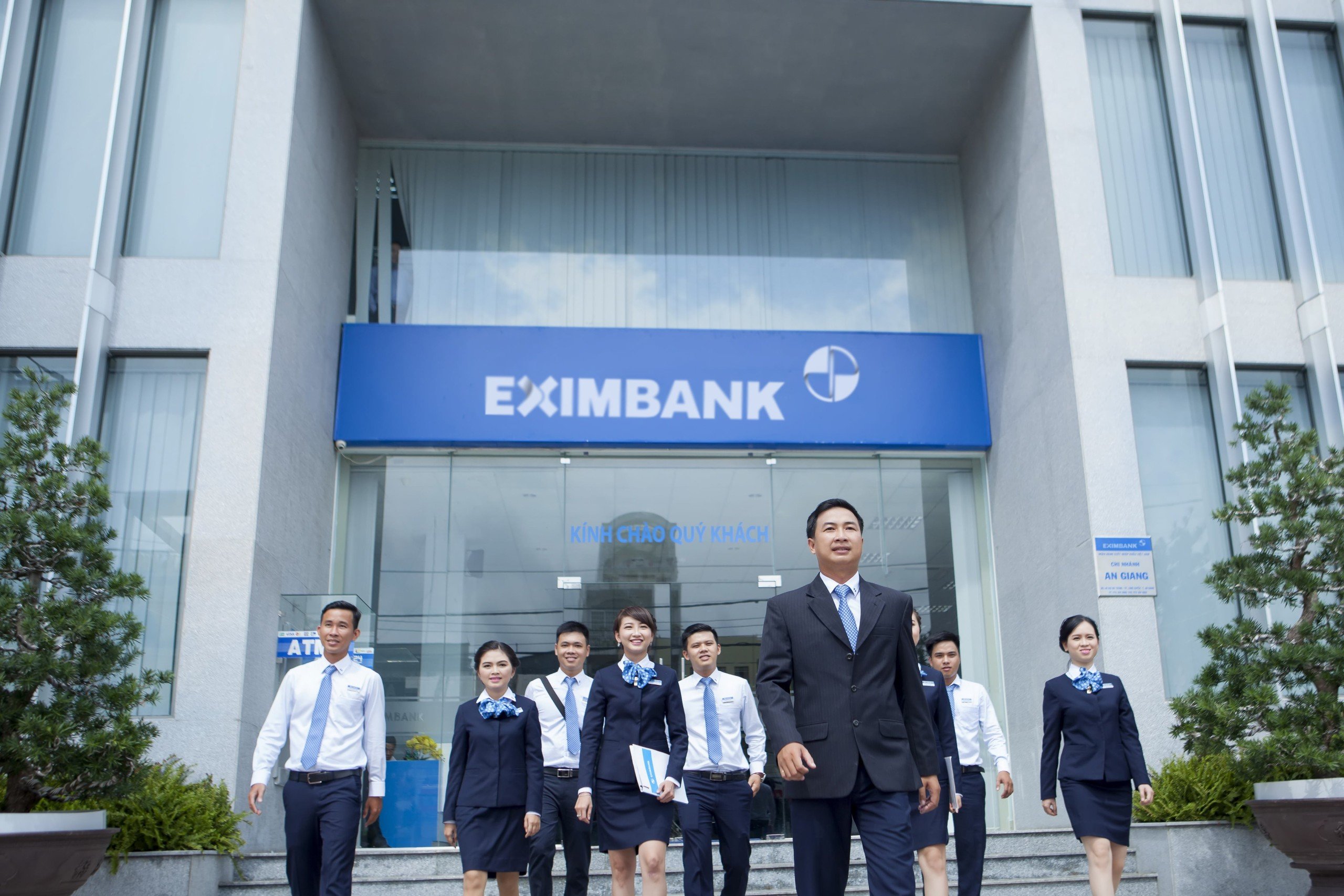 Eximbank ưu đãi loạt dịch vụ ngân hàng