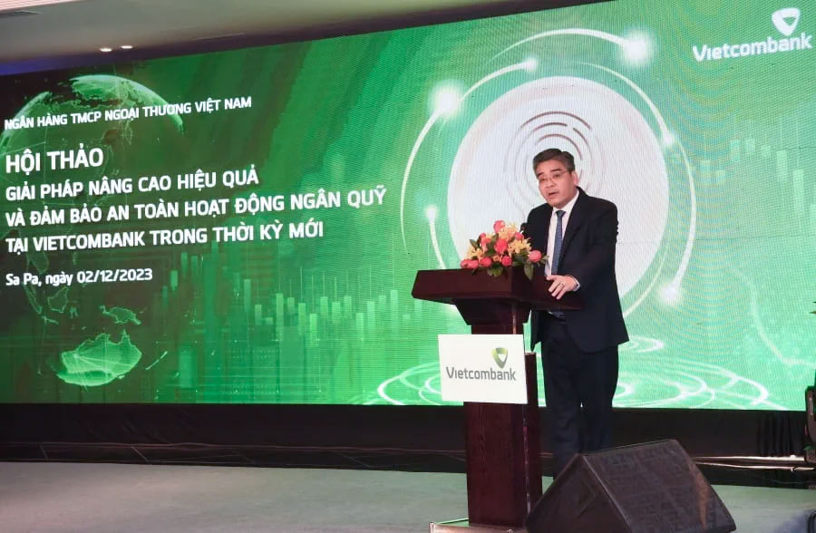 Ông Nguyễn Đức Cường - Phó Cục trưởng Cục Phát hành & Kho quỹ NHNN trình bày chuyên đề