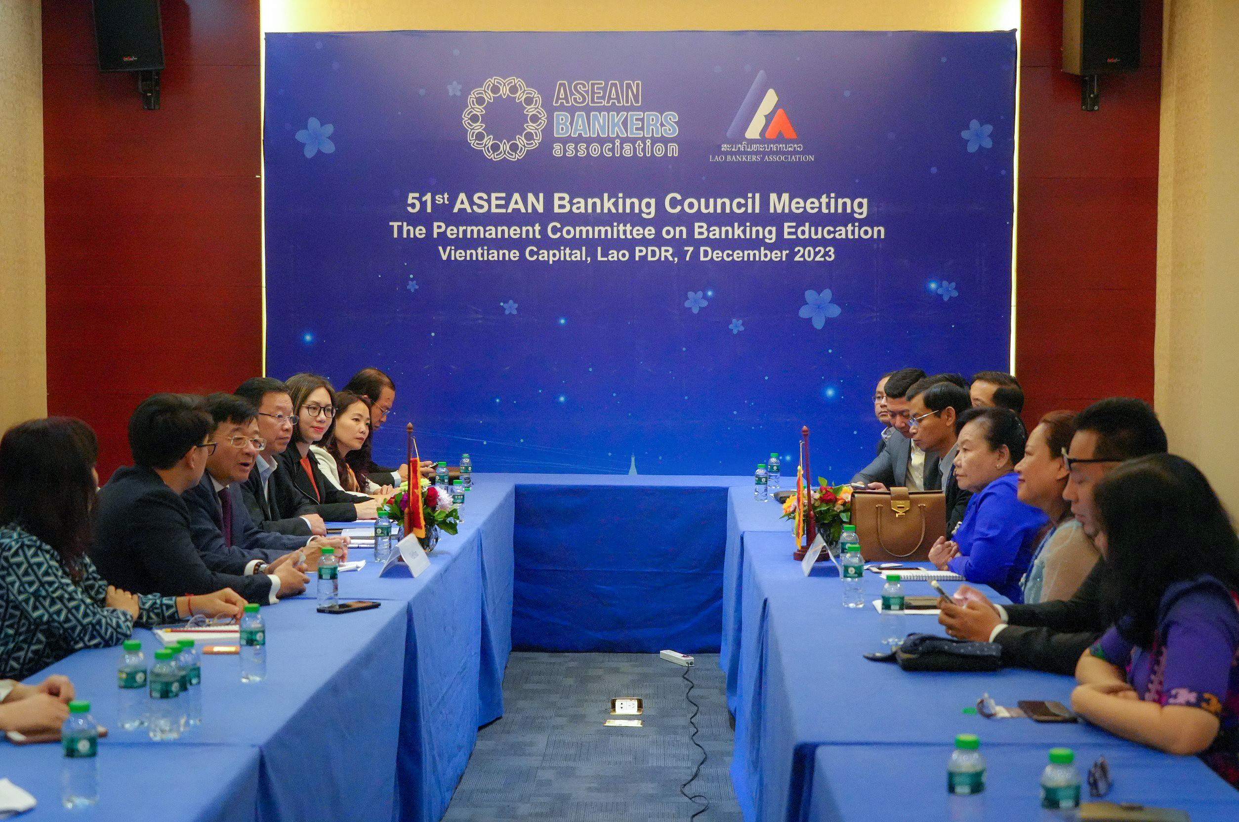 Quang cảnh buổi làm việc