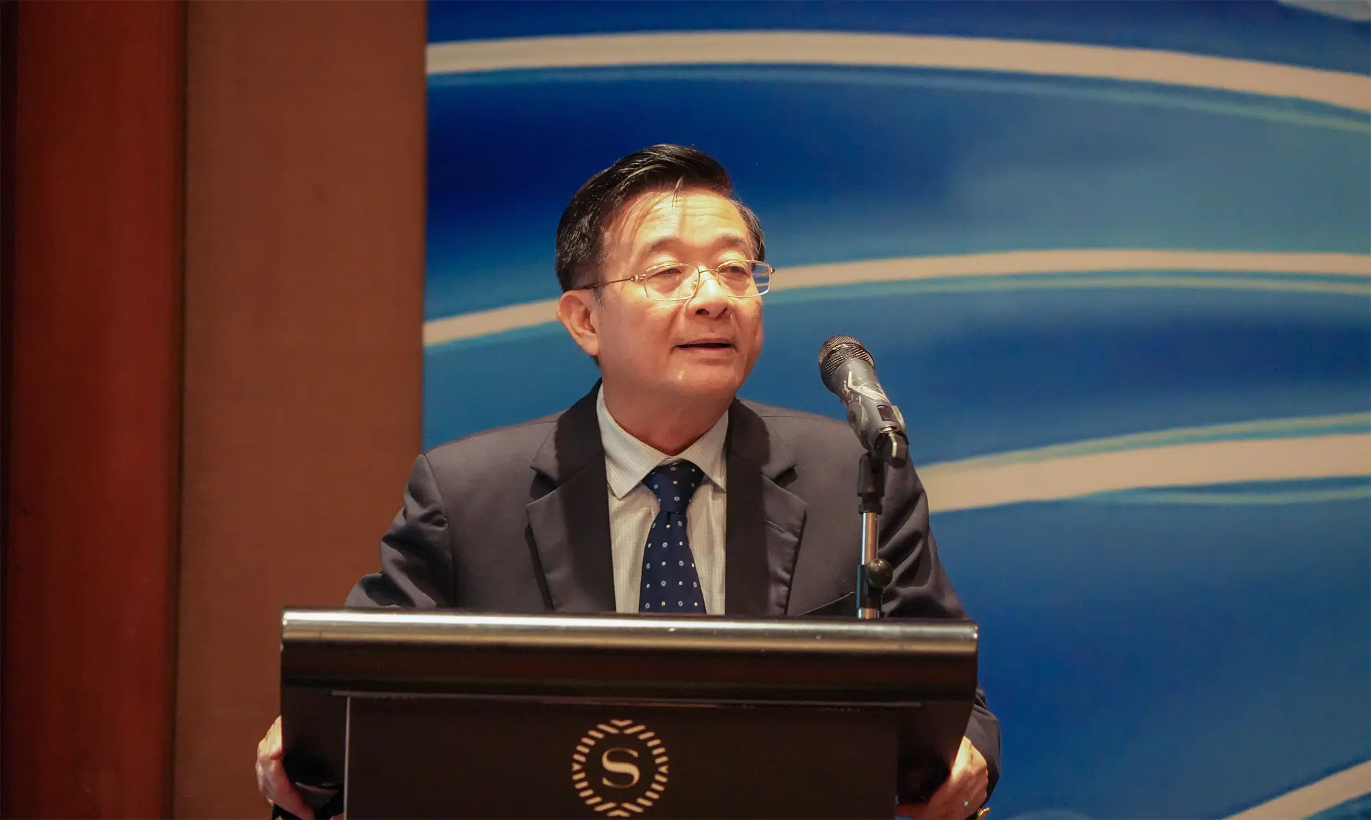 TS. Nguyễn Quốc Hùng, Phó Chủ tịch kiêm Tổng Thư ký Hiệp hội Ngân hàng Việt Nam phát biểu khai mac hội thảo