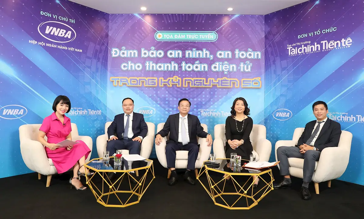 Chuyển đổi số ngành ngân hàng mang lợi ích “kép”