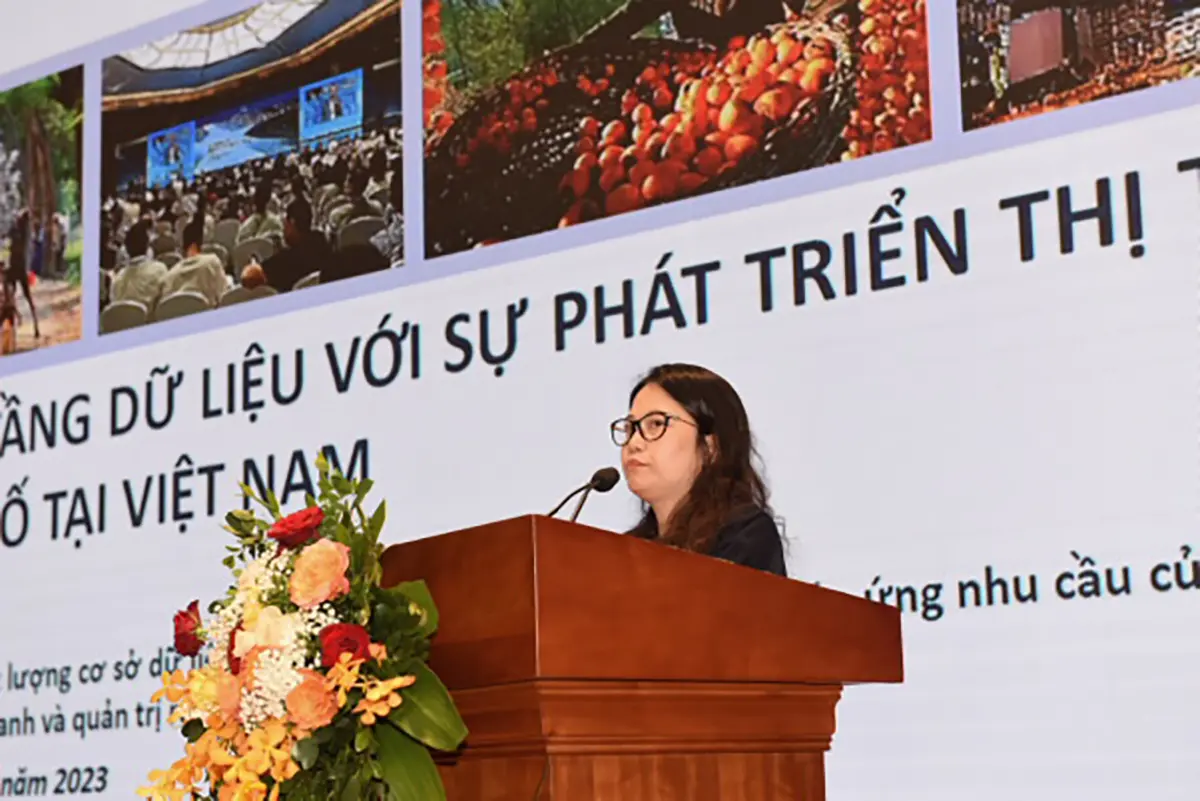 Bà Phạm Thị Thanh Huyền - Tổ chức Tài chính quốc tế (IFC) trình bày tham luận