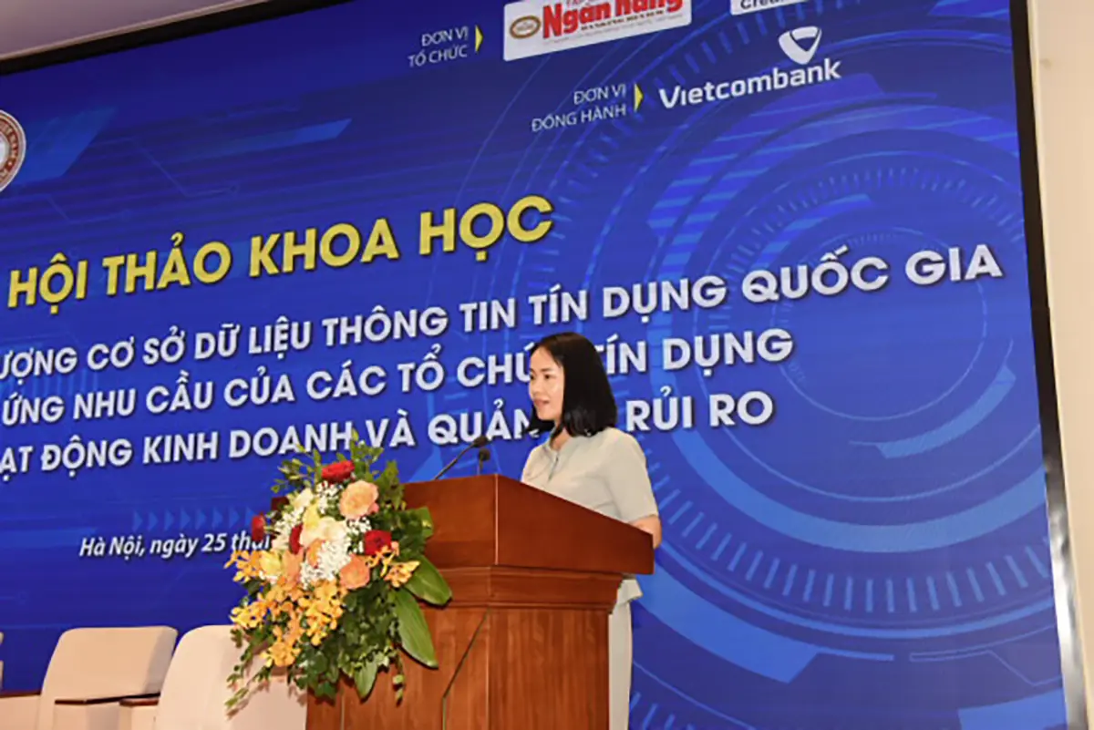 Bà Nguyễn Thị Thanh Bình - Phó Tổng Biên tập phụ trách Tạp chí Ngân hàng phát biểu tổng kết Hội thảo
