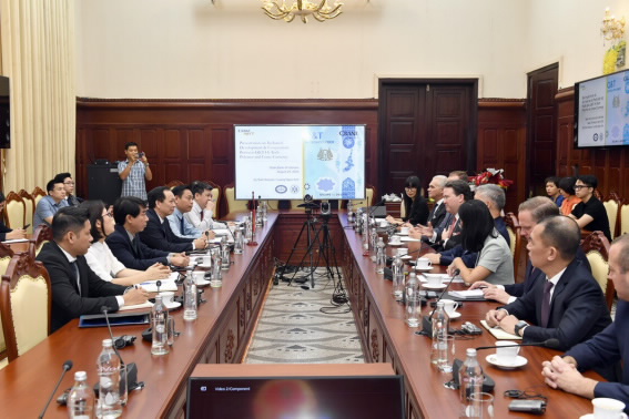 Quang cảnh buổi tiếp