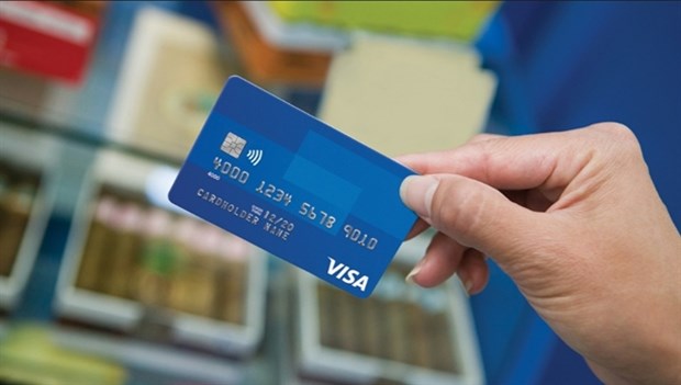 Int’l card organisations continually urged to cut fees hinh anh 1